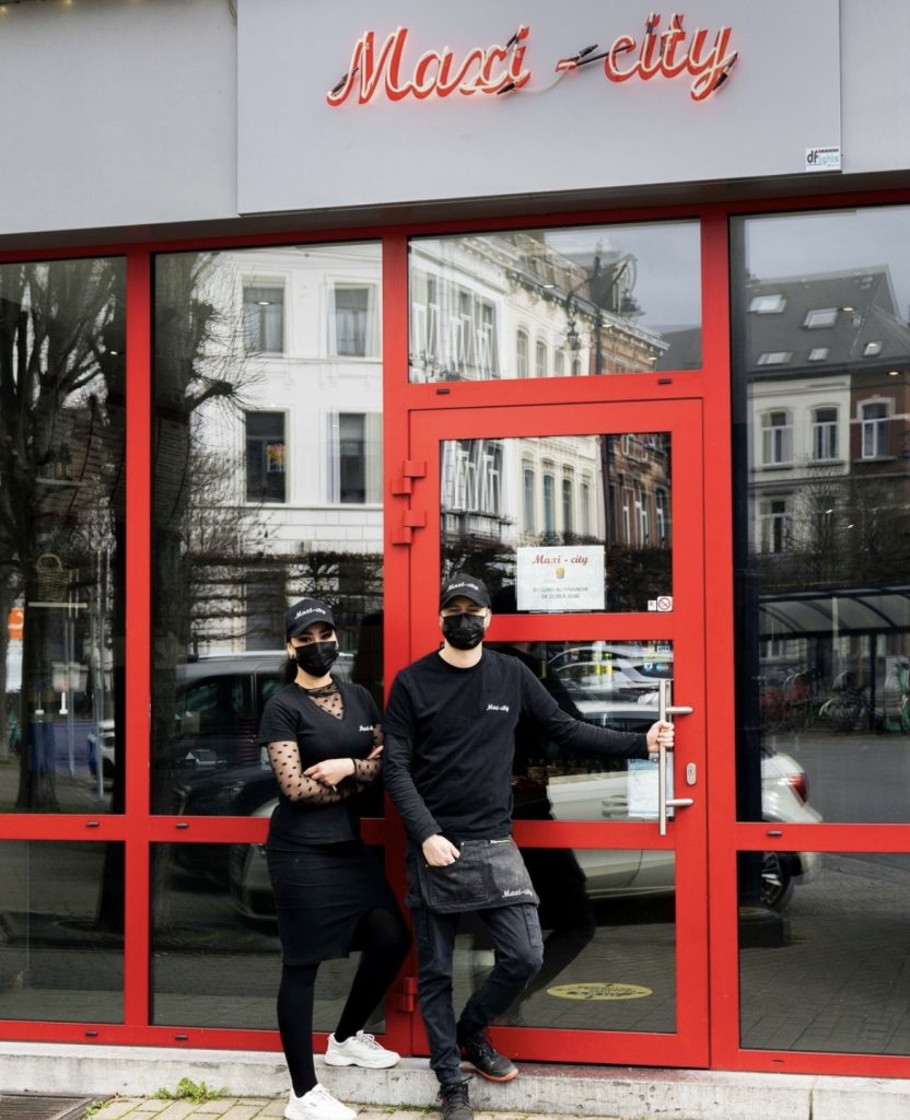 typiques-de-la-friterie-belge-friterie-maxi-city-namur-2