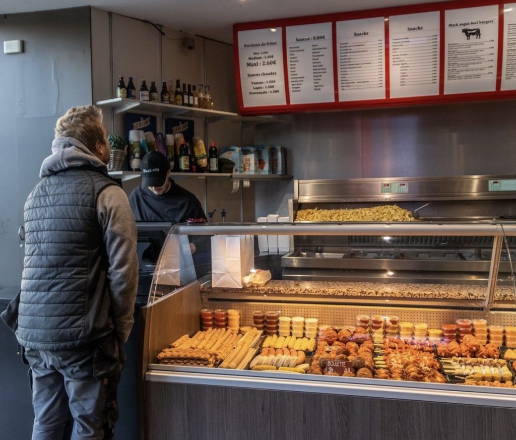 typiques-de-la-friterie-belge-friterie-maxi-city-namur-3